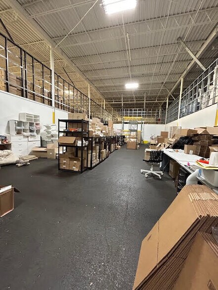 More Photos Of 202-206 Pegasus Ave, Northvale Warehouse For Lease