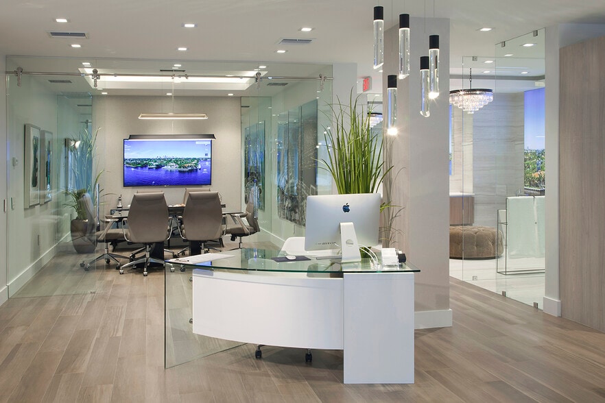 More Photos Of 2400 E Las Olas Blvd, Fort Lauderdale Storefront For Sale