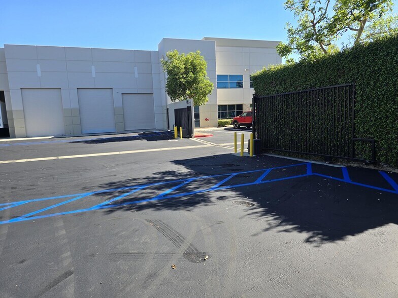More Photos Of 1495 S Campus Ave, Ontario Warehouse For Lease