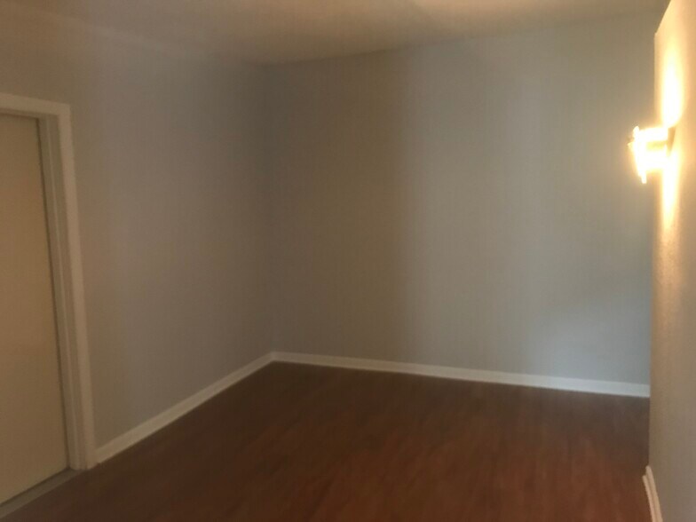 More Photos Of 2306 West St, Union City Auto Repair For Lease