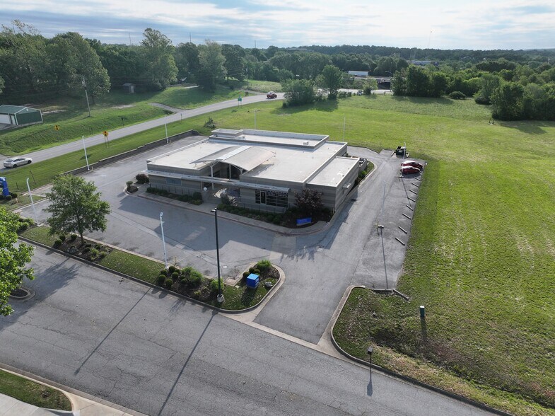 More Photos Of 5201 Willow Creek Dr, Springdale Medical For Sale