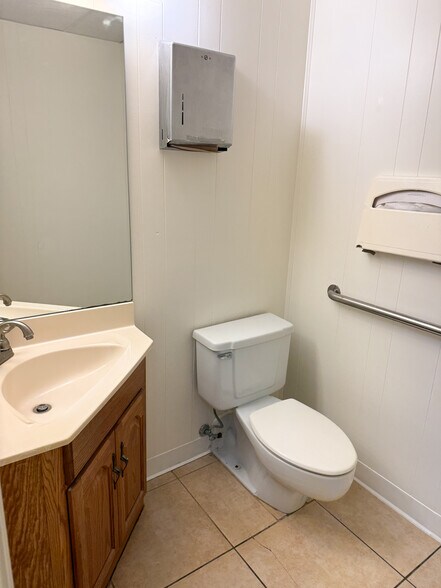 More Photos Of 3630 Almazan Dr, Dallas Medical For Lease