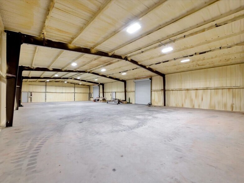 More Photos Of 1807 Webber Lufkin TX 75904 st, Lufkin Warehouse For Lease
