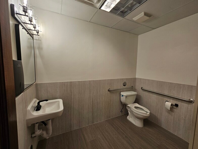 More Photos Of 18205 N 51st Ave, Glendale Medical For Lease
