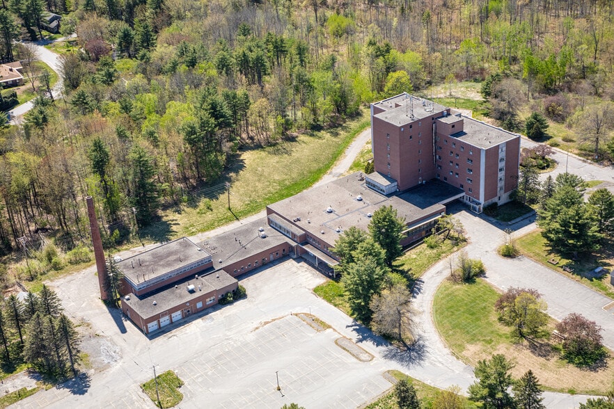 More Photos Of 30 Chase Ave, Waterville Apartments For Sale