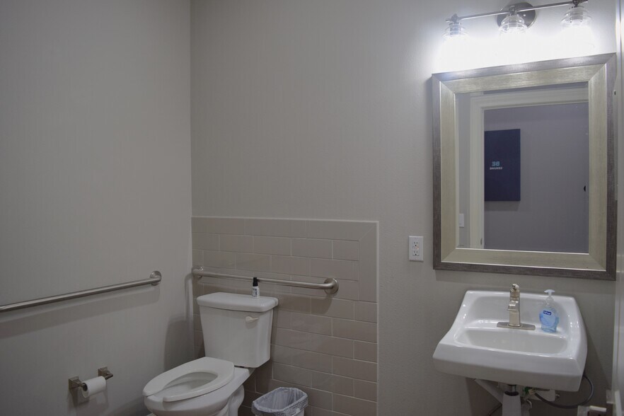 More Photos Of 1000 Broadway St, Pearland Office For Sale