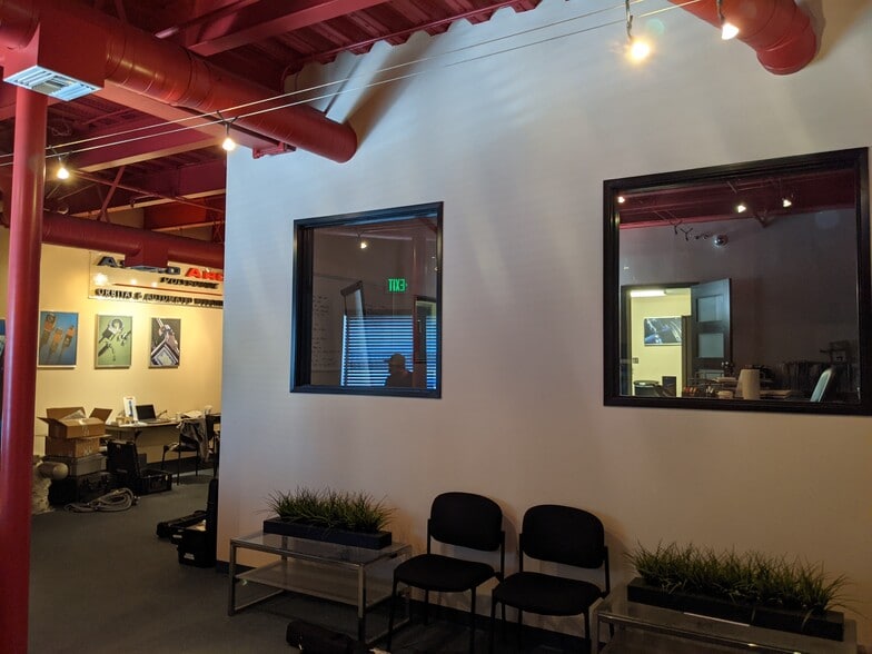More Photos Of 435-437 N Varney St, Burbank Warehouse For Lease