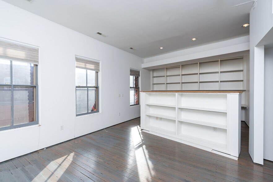 More Photos Of 111 S Augusta St, Staunton Storefront Retail Office For Sale