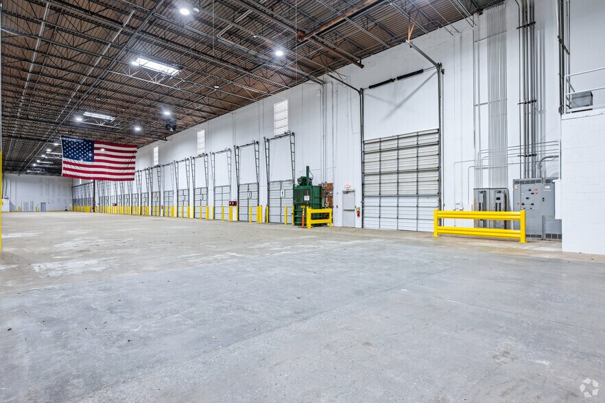 More Photos Of 125 Southside Ct, McDonough Distribution For Lease
