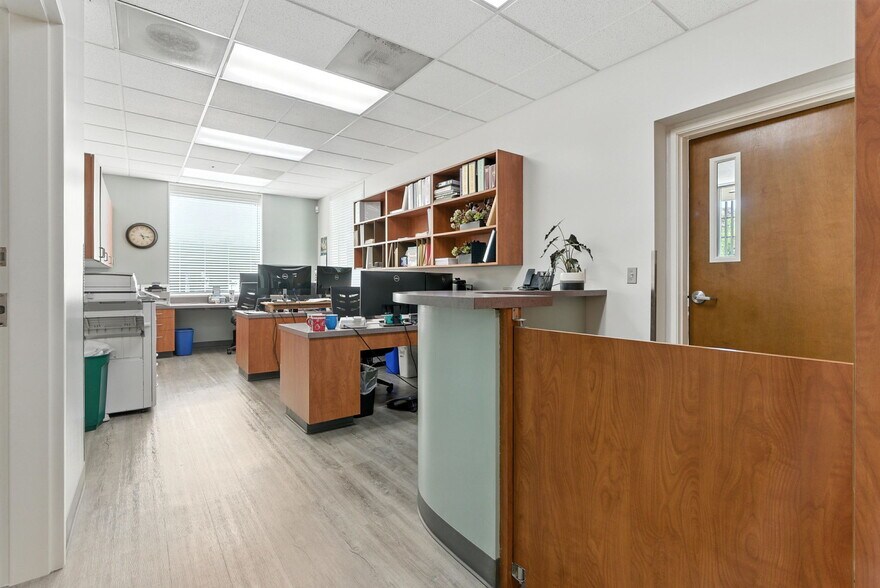 More Photos Of 400 NE Roberts Ave, Gresham Medical For Sale