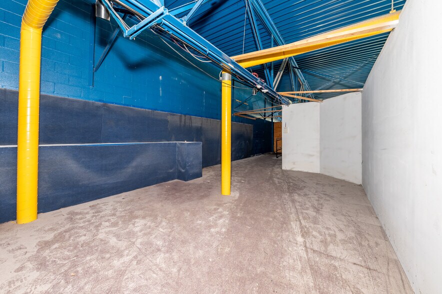 More Photos Of 50 Middletown Loop, White Hall Storefront Retail Office For Lease