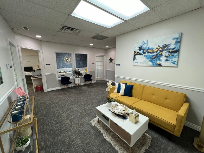 More Photos Of 9131-9133 S Monroe Plaza Way, Sandy Office Residential For Lease