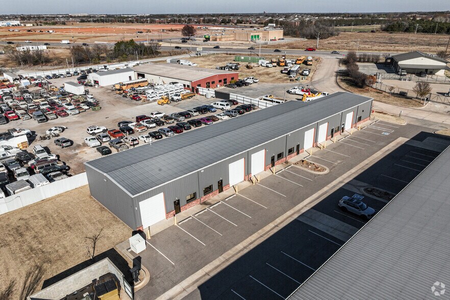 More Photos Of 4210 Classen Cir, Norman Warehouse For Lease