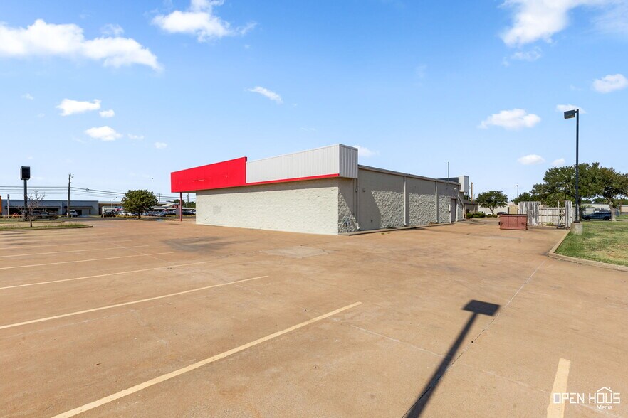 More Photos Of 4205 Old Jacksboro Hwy, Wichita Falls Freestanding For Sale