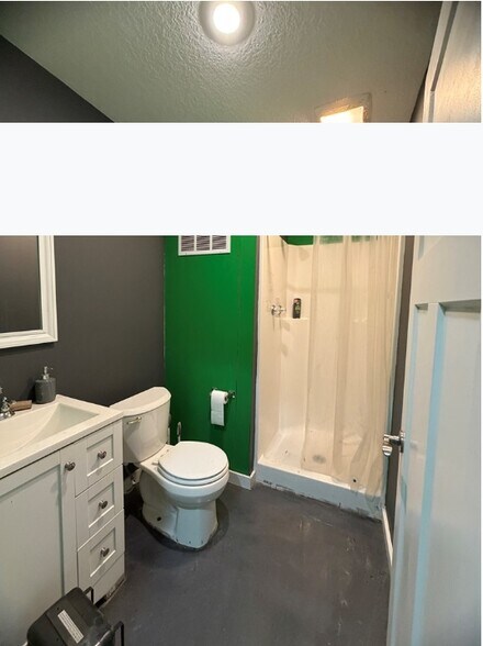 More Photos Of 18062 Round Barn Way, Kirksville Flex For Sale