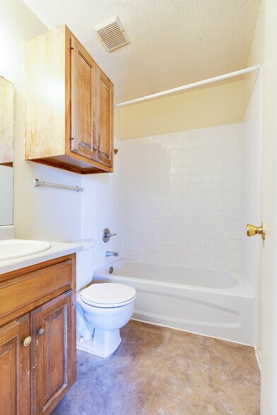 More Photos Of 1707-1717 Greenwood St, San Angelo Apartments For Sale