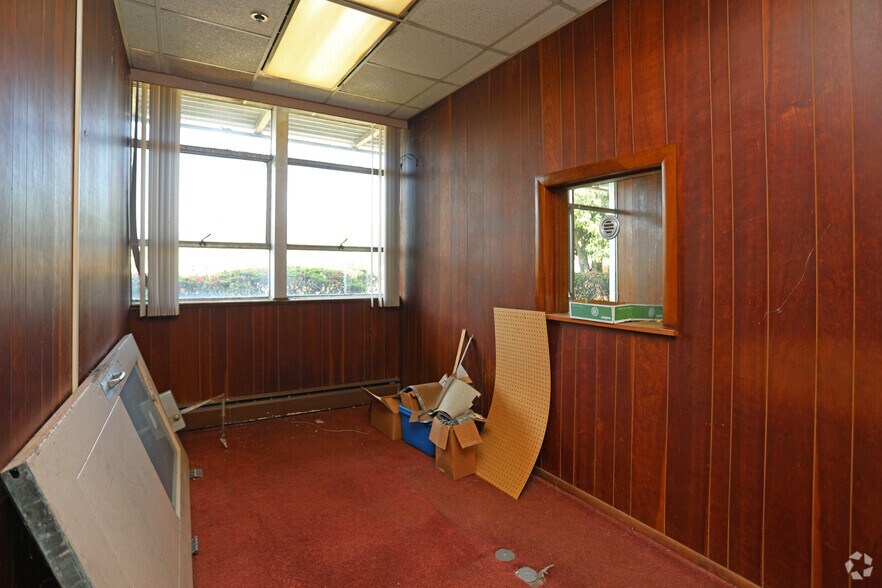 More Photos Of 572 S New St, Eden Distribution For Lease