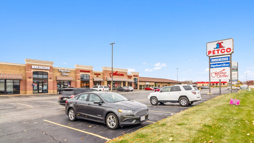 More Photos Of 711 N Casaloma Dr, Appleton Freestanding For Sale