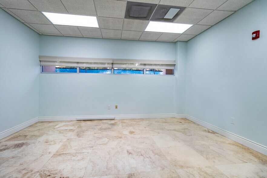 More Photos Of 6141 Sunset Dr, South Miami Medical For Lease