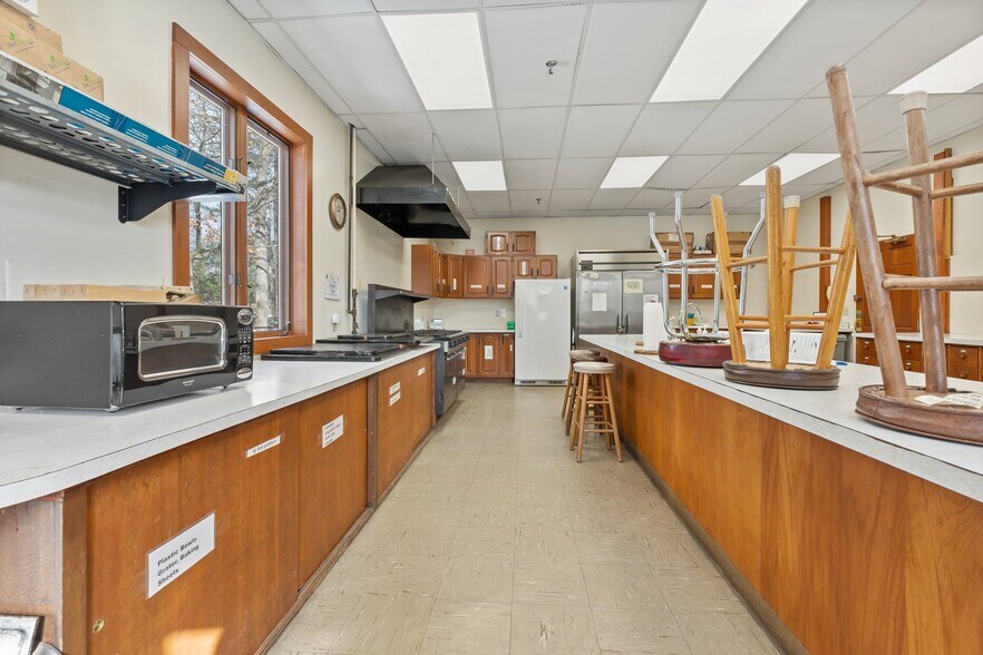 More Photos Of 646 Daniel Webster Hwy, Merrimack Specialty For Lease