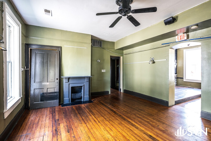 More Photos Of 343 E High St, Lexington Storefront For Lease