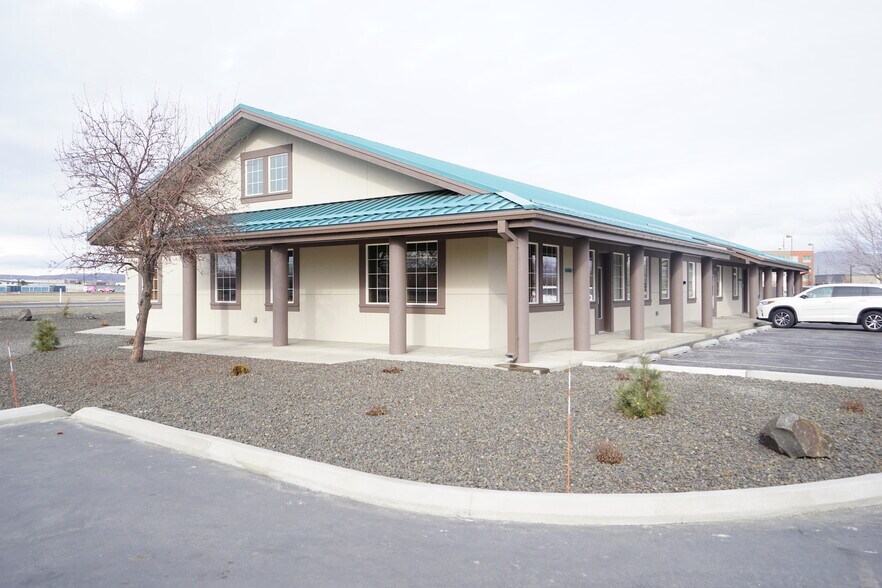 More Photos Of 2600 Business Pkwy, Union Gap Medical For Lease
