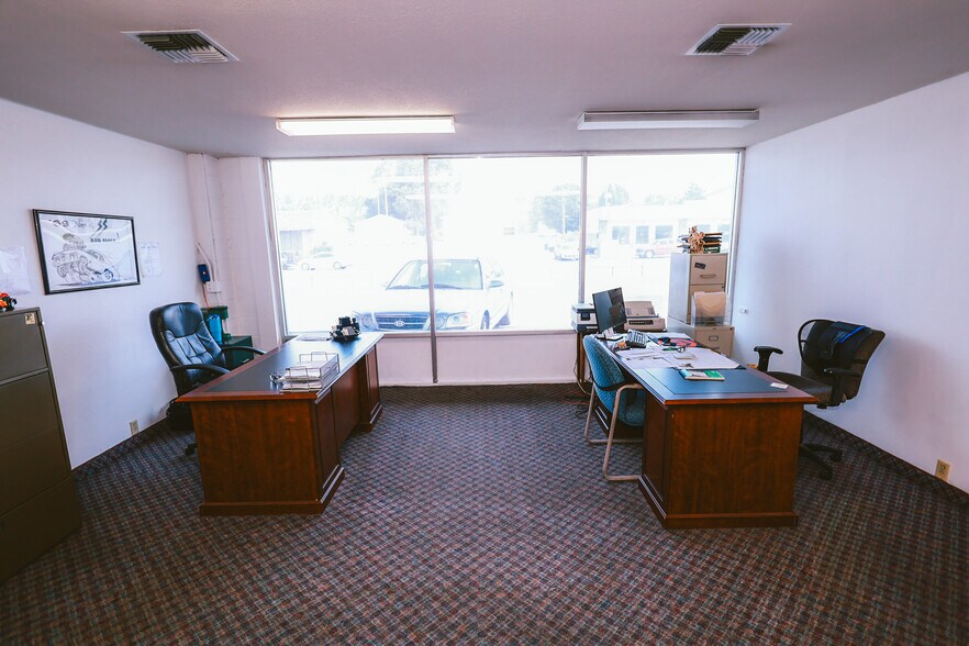 More Photos Of 1520 W Lewis St, Pasco General Retail For Sale