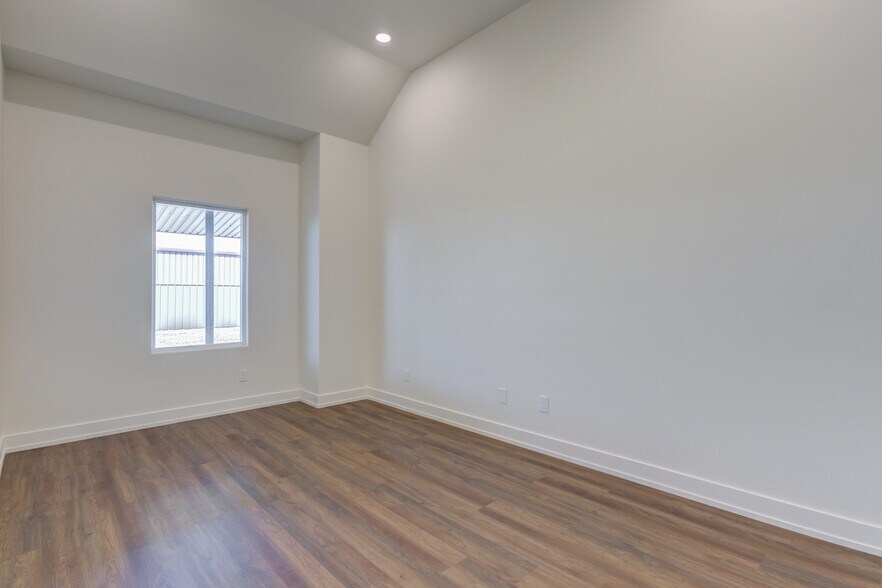 More Photos Of 11419 CR 2220, Lubbock Warehouse For Sale