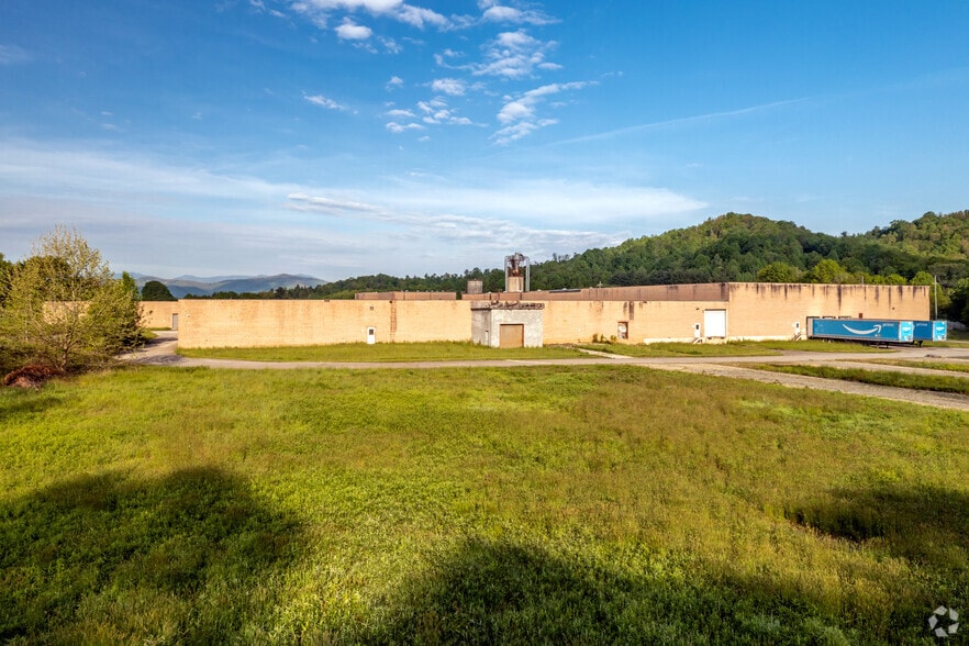 More Photos Of 110 One Genesis Way, Spruce Pine Distribution For Sale