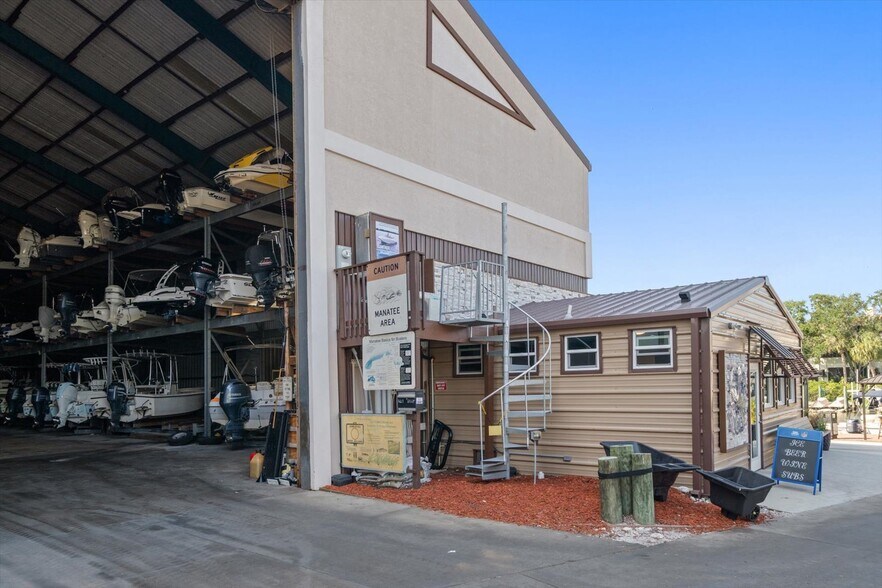 More Photos Of 2400 Bayshore Blvd, Dunedin Marina For Sale