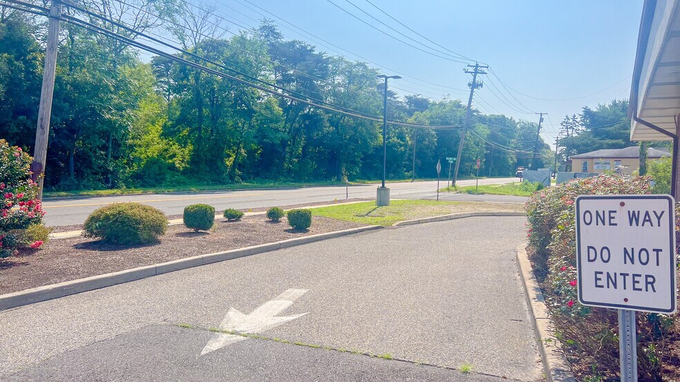 More Photos Of 340 S White Horse Pike, Berlin Bank For Lease