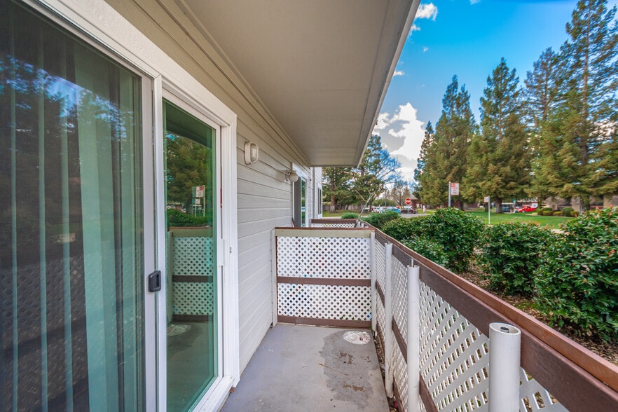 More Photos Of 7259 S Land Park Dr, Sacramento Apartments For Sale