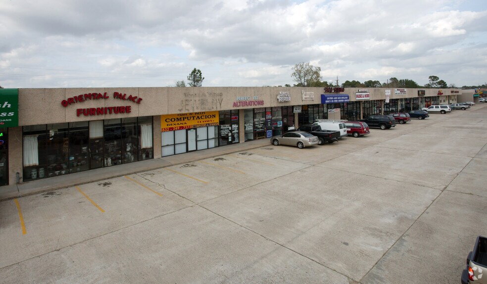More Photos Of 1980 W FM-1960, Houston Freestanding For Lease