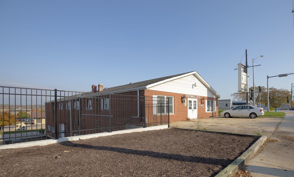 More Photos Of 116 Main St, Lemont Office For Sale