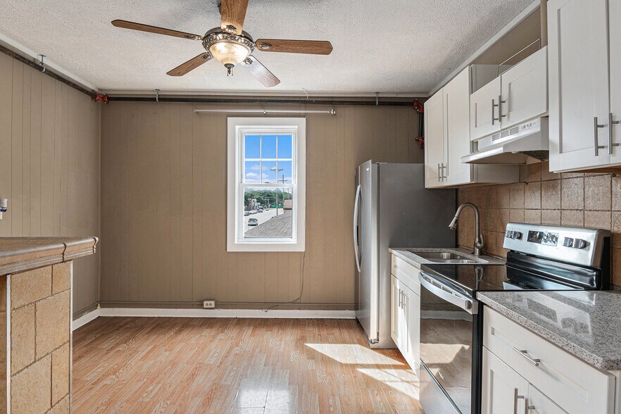 More Photos Of 6500 Railroad Ave, Omaha Restaurant For Sale