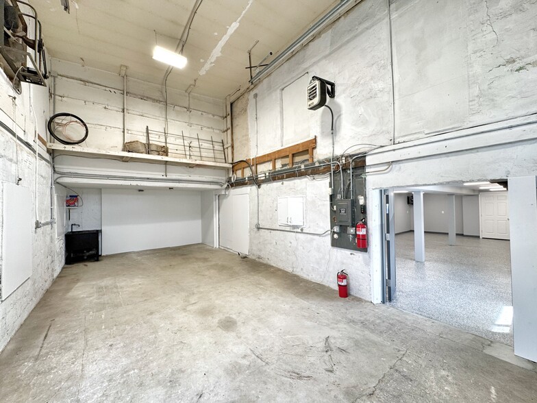 More Photos Of 16 Ruby St, Norwalk Manufacturing For Lease