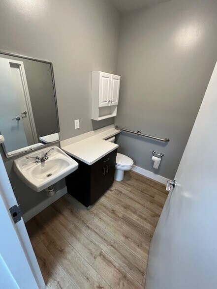 More Photos Of 19301 SW 106th Ave, Miami Showroom For Lease