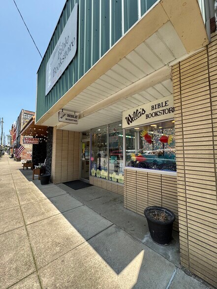 More Photos Of 416 Main St, Point Pleasant Storefront For Sale