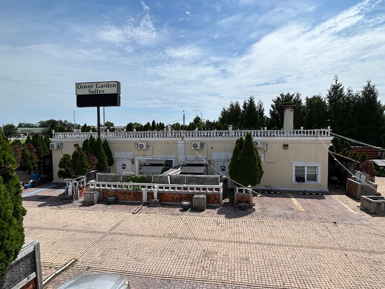 Primary Photo Of 540 Martin Luther King Jr Blvd, Dover Hotel For Sale