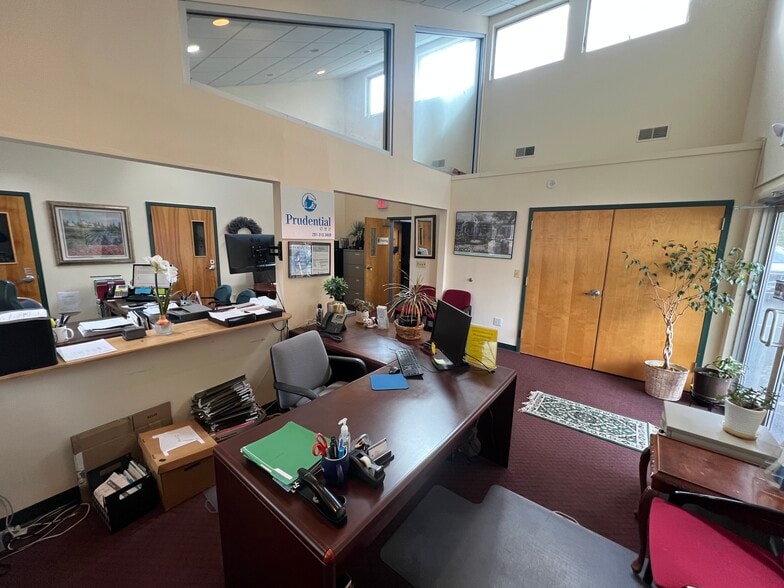 More Photos Of 410 Bergen Blvd, Palisades Park Storefront Retail Office For Lease