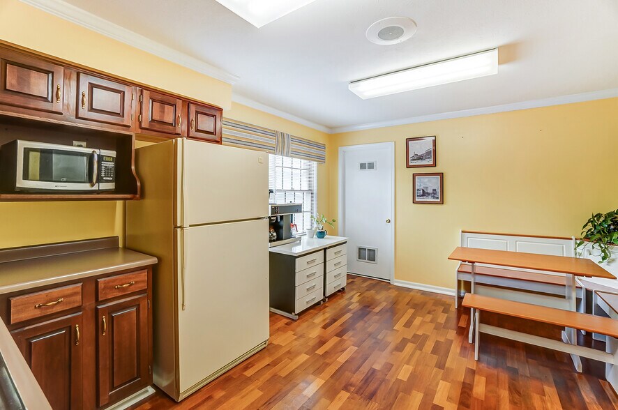 More Photos Of 146 N Breiel Blvd, Middletown Medical For Sale