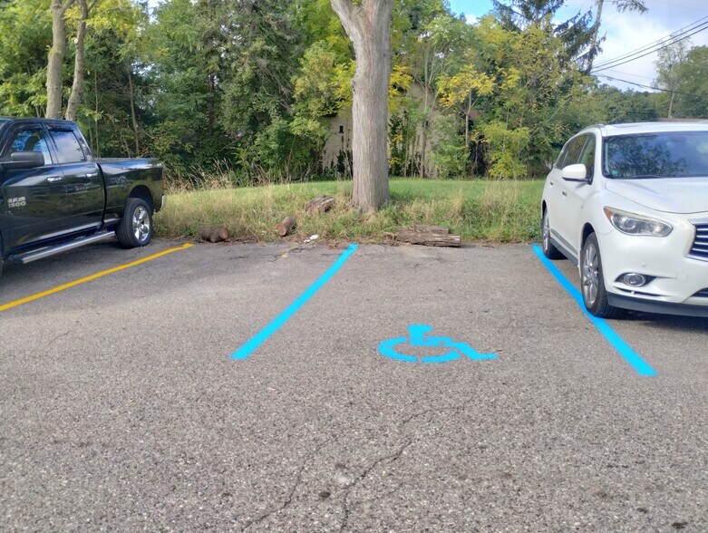 More Photos Of 25 Maynard Ct, Pontiac Apartments For Sale