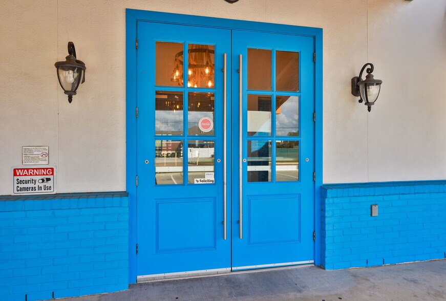 More Photos Of 3302 Shaver St, Pasadena Restaurant For Lease