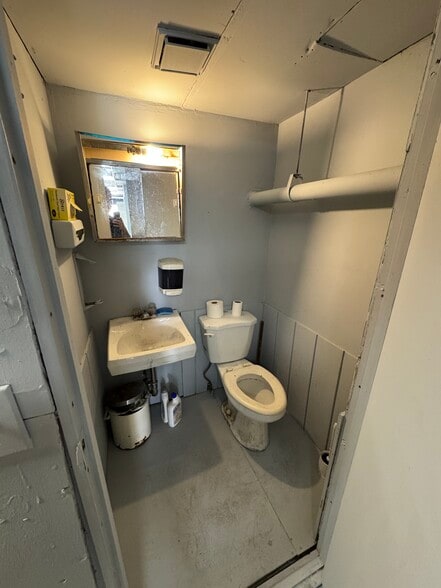 More Photos Of 687 Belmont St, Belmont Restaurant For Lease