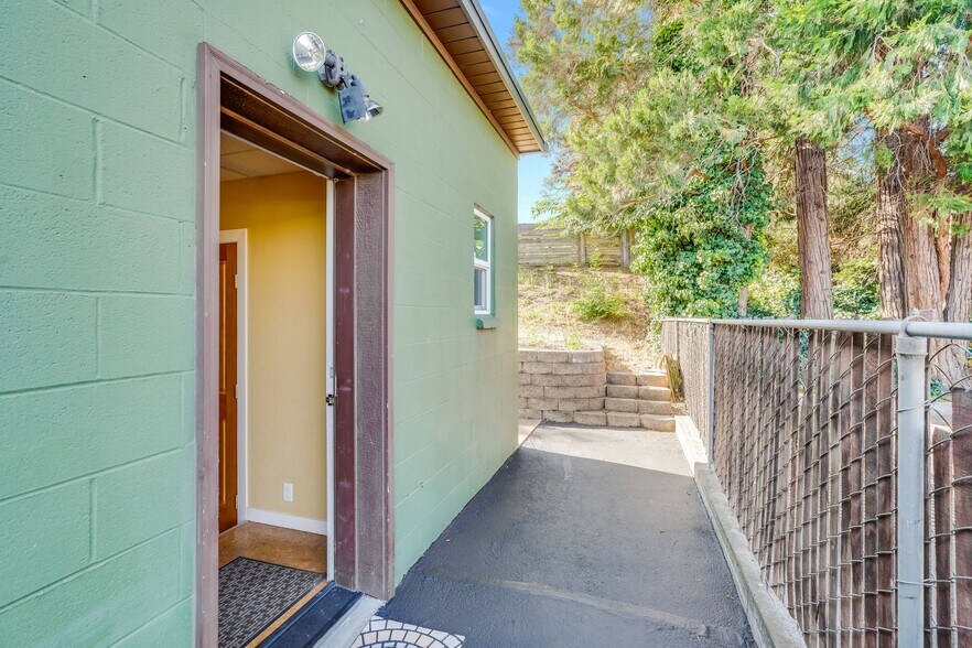 More Photos Of 1712 12th, The Dalles Medical For Sale