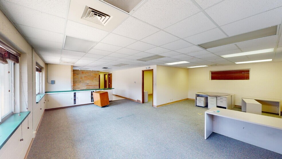 More Photos Of 2602 N Morgan St, Decatur Office For Sale