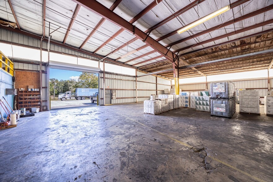 More Photos Of 3710-3719 E Us-90, Lake City Manufacturing For Lease