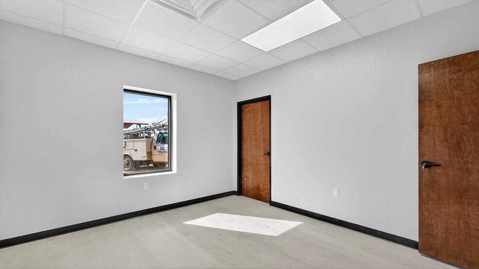 More Photos Of 16511 W Basin St, Odessa Industrial For Lease