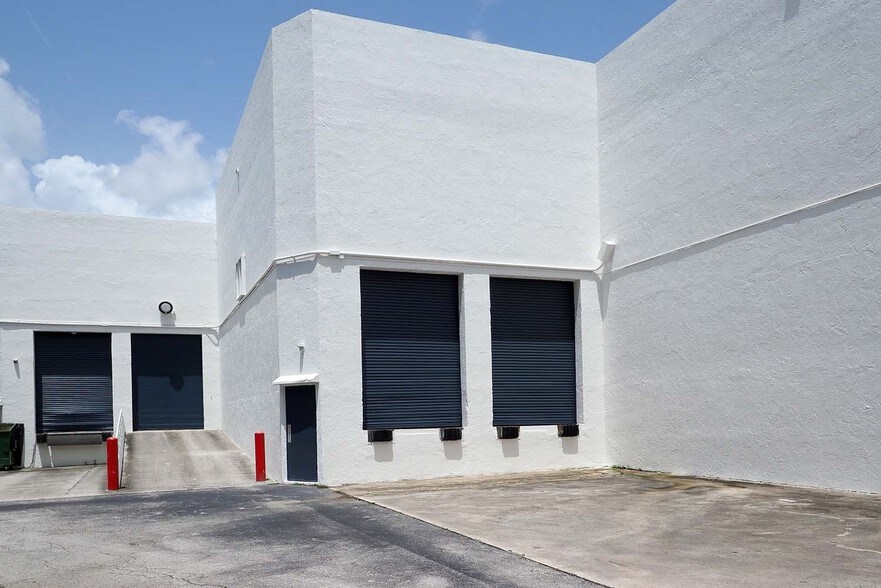More Photos Of 990 S Rogers Cir, Boca Raton Manufacturing For Lease