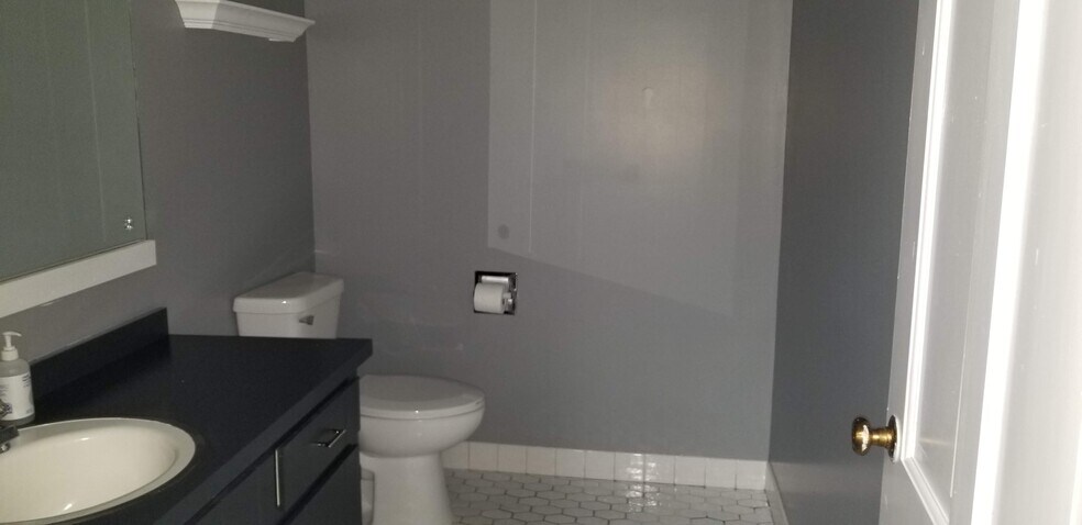 More Photos Of 4647 W 103 St, Oak Lawn Medical For Sale
